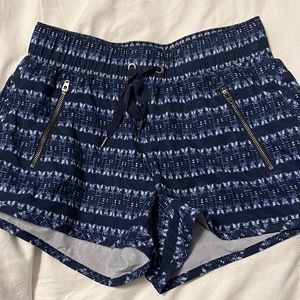 Athleta size xs blue pattern shorts